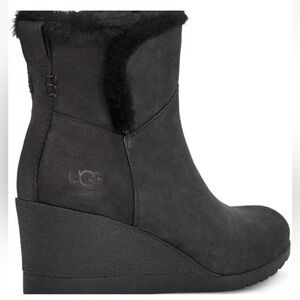 UGG Womens Black Wedge ankle Bootie 9.5
Shearling suede Waterproof NEW w/out box